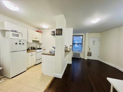 Looking for A Roomate in 2B1B Apt at UES (Sep 30) Main Photo