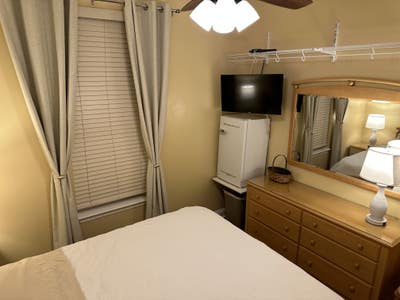 Simple,clean, bright room in large home Main Photo