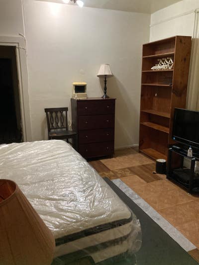 Poe Park Room Main Photo