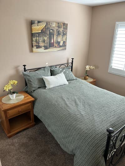 Roommate wanted for this lovely  condo  Main Photo
