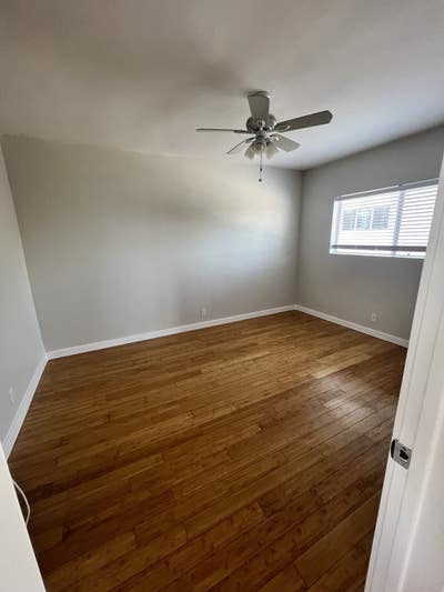 Sunny Bedroom w/ full bathroom! Walk to the Beach! Main Photo