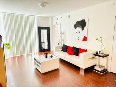 A beautiful room in Edgewater Main Photo