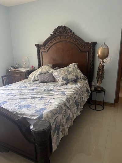 Room for Rent for the right working  person  Main Photo