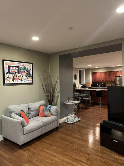 1 Bedroom in 4 bedroom 1,600 Sq.Ft. FiDi Apt. Main Photo