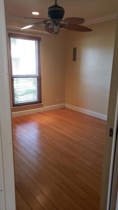 Room for rent, w/ private bath, 1 mile from bch Main Photo