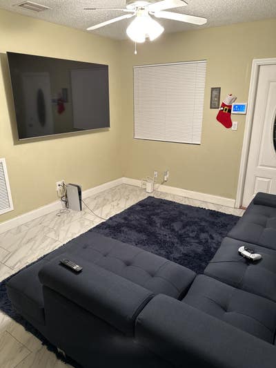 Nice room and bath room  Main Photo