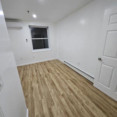 Large Room in Newly Apartment Available Now!  Main Photo
