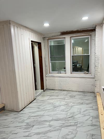 Small room Main Photo