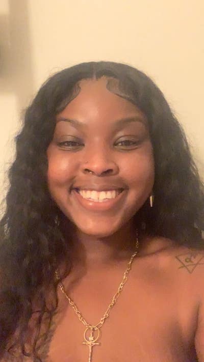 Professional Female seeks a large room Main Photo