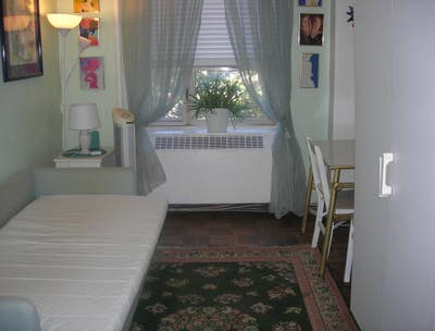Renting one (1) cozy bright furnished  bedroom Main Photo