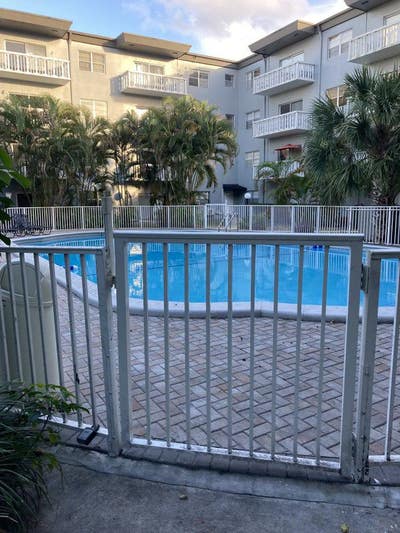 Room for Rent in Hollywood Main Photo