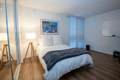 Furnished room in Westwood (Ohio/Greenfield Ave) Main Photo