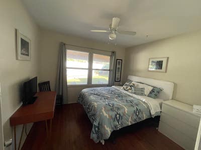 Charming private room in beautiful home  Main Photo