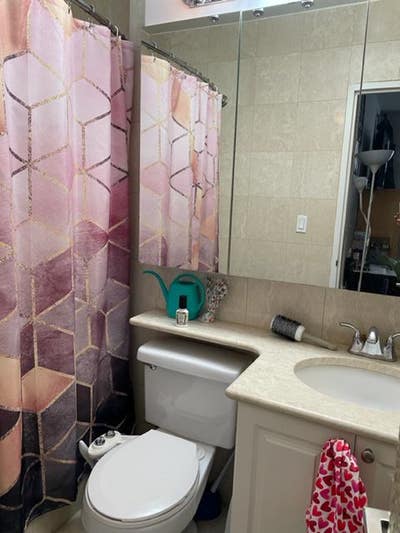 Private room in a luxury apartment building  Main Photo