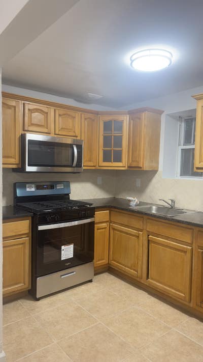 Large Room W/ Private Bath Queens Far Rockaway Main Photo