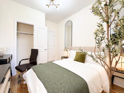 Bright bedroom in Lincoln Pl #388 Main Photo