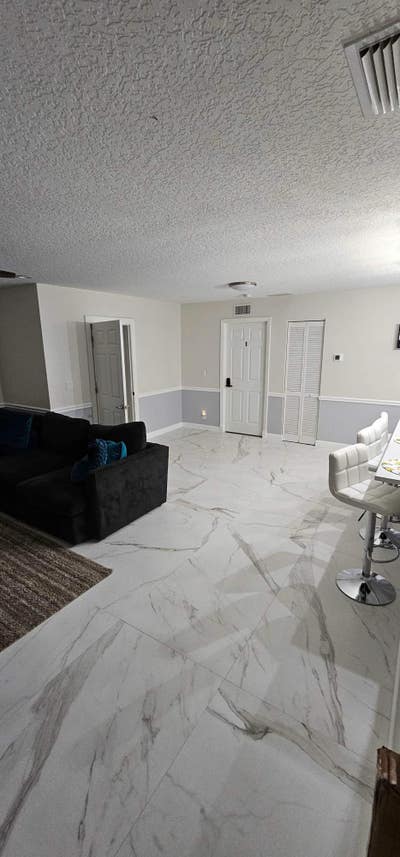 Beautiful spacious house were we can all along and Main Photo