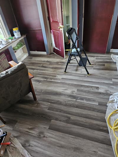 Spacious room with fireplace Main Photo