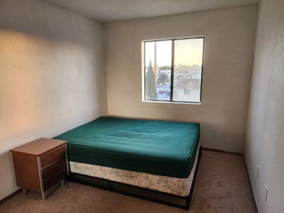 Spacious Room for Rent in Palms Neighborhood Main Photo