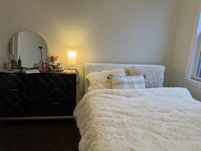 Large room with Manhattan view Main Photo