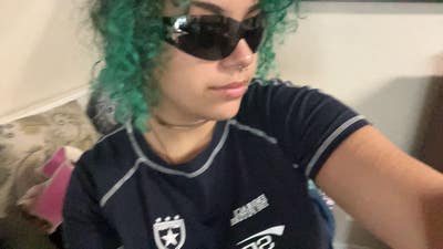 female student looking for room near midtown! Main Photo