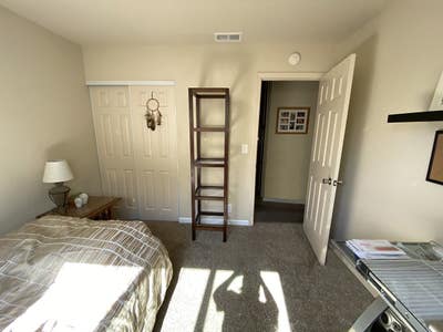 Short-term furnished room, private bathroom, yard, Main Photo
