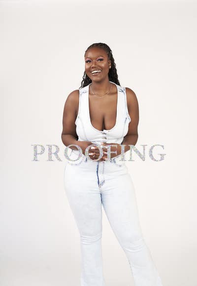 Professional Female seeks a small or large room Main Photo