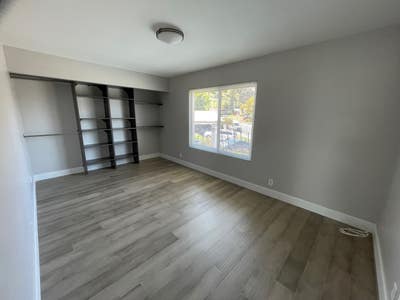 1 UF room available in newly remodeled house Main Photo
