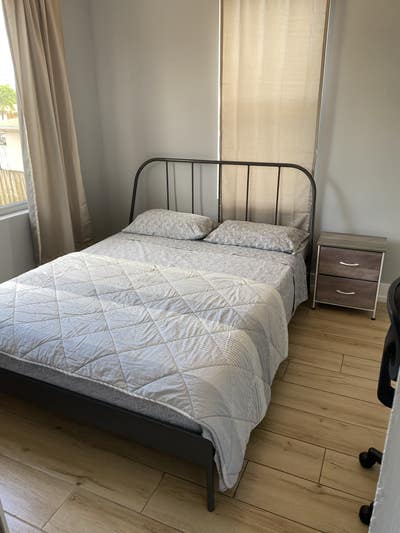 Room close to everything!! Main Photo