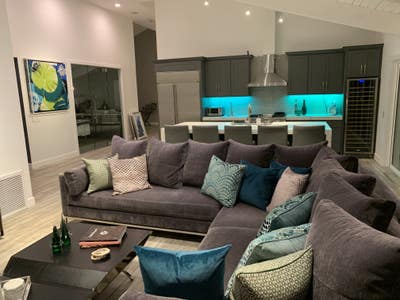 Modern luxury home with Room to rent .  Main Photo