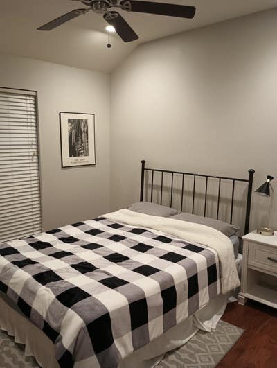 Room with Shared Bath  Main Photo