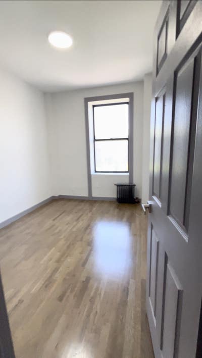 Brand new & super bright rooms with W/D by 1 train Main Photo
