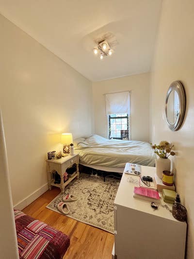 Williamsburg 2BR lots of light  Main Photo