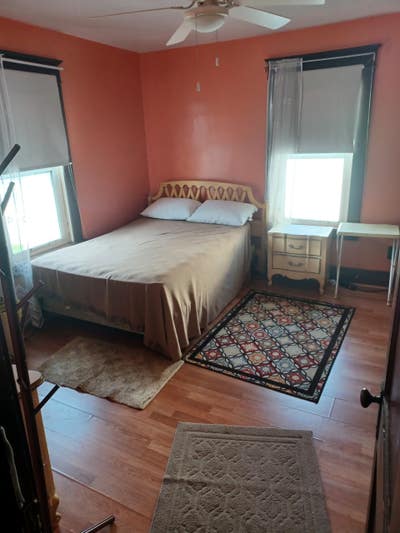 Large room for rent in nice, well kept home  Main Photo