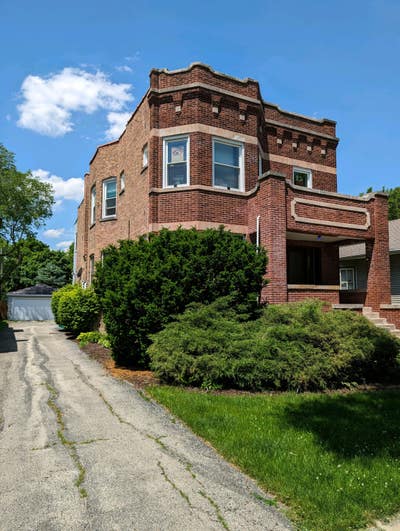 Bedroom in Large Oak Park 3BR/1BA Apt w/ Parking Main Photo