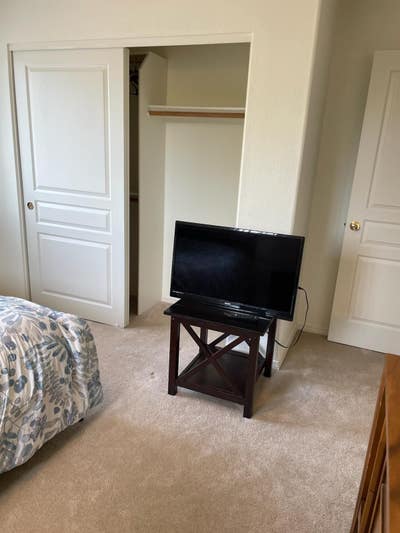 Nice room with private bath for rent in a house Main Photo