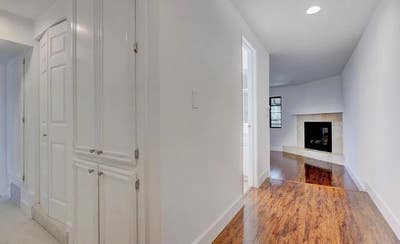 Spacious Master Bedroom w/ Private Bath in LB Cond Main Photo