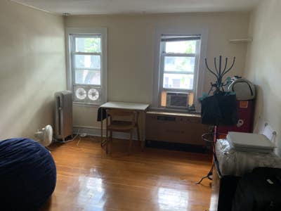 Big room in beautiful neighborhood  Main Photo