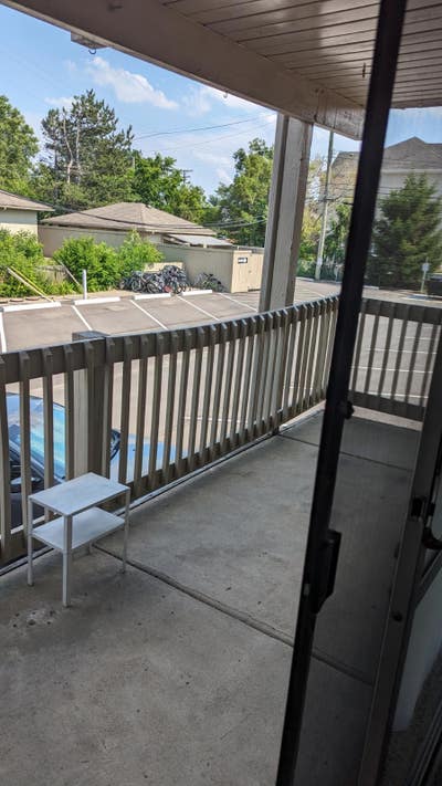 Medium size room for rent Main Photo