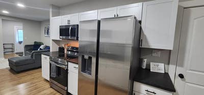 Large Rooms w/ TV in Bates Hendricks/Fountain Sq Main Photo