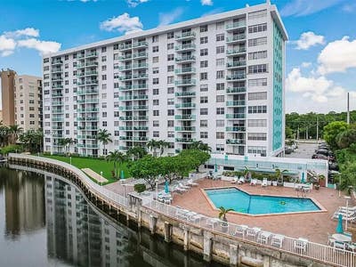 Waterfront North Miami Beach bedroom Main Photo