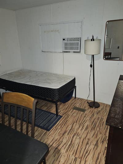 Quiet, private room available.   Main Photo