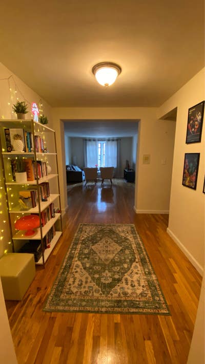 Urgent, No Deposit Room in Huge Apartment!  Main Photo