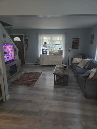 Bright clean space Main Photo