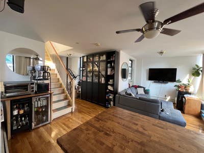 3bed/2bath - two private outdoor areas w/ views Main Photo