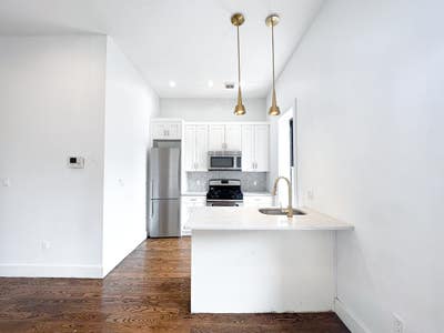 Bright full-sized rooms off 2/5 express for Aug 1! Main Photo