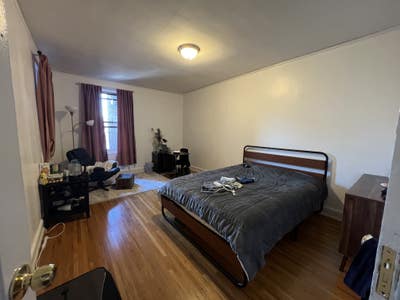Large room furnished in sunnyside Main Photo