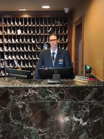 Super mellow overnight concierge  Main Photo