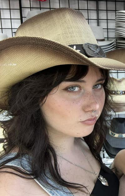 Responsible woman looking for Huntington Beach ... Main Photo