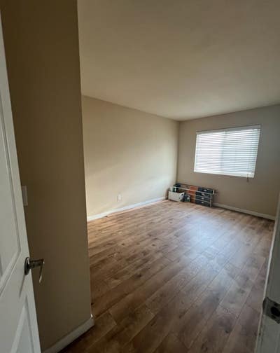 One bedroom with shared 1.5 bathroom  Main Photo